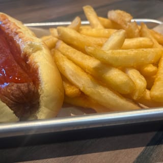 Kids hot dog + Fries